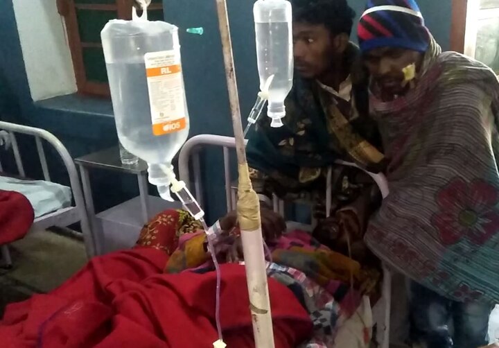 यूपी और उत्तराखंड में जहरीली शराब ने जबरदस्त तांडव किया है. उत्तराखंड के रुड़की में जहां जहरीली शराब पीने से 12 लोगों की मौत हो गई है वहीं यूपी के सहारनपुर में 16 और कुशीनगर में 8 लोगों की मौत हुई है. कुछ अन्य की हालत अभी भी गंभीर बनी हुई है.