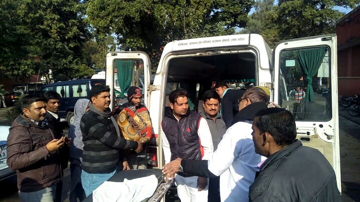 जहरीली शराब बनाने और बेचने के आरोप में एक शख्स को गिरफ्तार भी किया गया है. जिले के डीएम और एसपी ने मृतकों के परिवार से बात की है और मदद का आश्वासन दिया है.