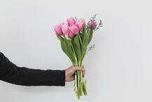 इस देश में ‘वैलेंटाइंस डे’ को अब कहा जाता है ‘सिस्टर्स डे’, जानें कौन सा देश है ये