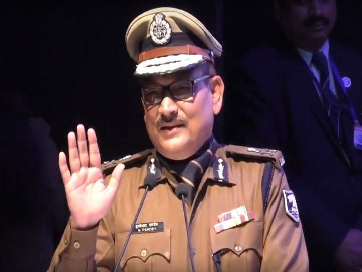 बिहार के डीजीपी ने किया फेसबुक लाइव, कहा- मैंने किसी दोषी को नहीं छोड़ा, कोई साबित करे तो नौकरी छोड़ दूंगा Bihar DGP Gupteshwar Pandey did facebook live on Gopalganj Triple Murder Case- ANN