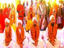 एक साथ नौ विदेशी संतों को कुंभ मेले में महामंडलेश्वर बनाकर निर्मोही अखाड़े ने रचा इतिहास