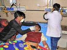 यूपी-उत्तराखंड में जहरीली शराब से अबतक 77 की मौत, कुशीनगर में 46 पुलिसकर्मी लाइन हाजिर, छापेमारी जारी