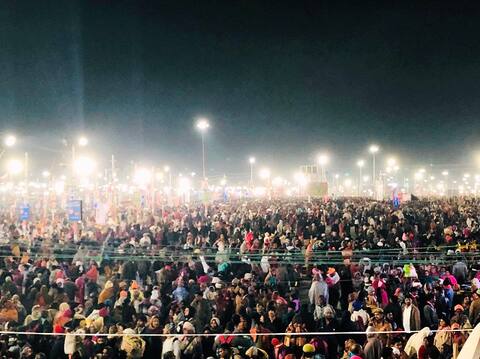 कुंभ 2019: बसंत पंचमी के शाही स्नान पर सूर्योदय से पहले ही लाखों श्रद्धालुओं ने लगाई डुबकी कुंभ 2019: बसंत पंचमी के शाही स्नान पर सूर्योदय से पहले ही लाखों श्रद्धालुओं ने लगाई डुबकी