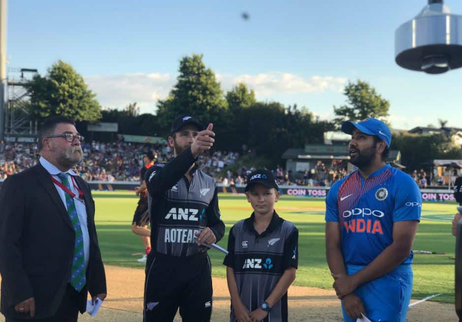 India vs New Zealand 3rd T20: कप्तान रोहित शर्मा ने जीता टॉस, न्यूजीलैंड को दिया पहले बल्लेबाजी का न्योता India vs New Zealand 3rd T20: India have won the toss and elected to bowl first India vs New Zealand 3rd T20: कप्तान रोहित शर्मा ने जीता टॉस, न्यूजीलैंड को दिया पहले बल्लेबाजी का न्योता