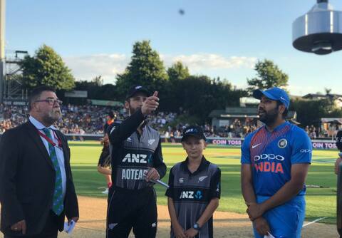 India vs New Zealand 3rd T20: कप्तान रोहित शर्मा ने जीता टॉस, न्यूजीलैंड को दिया पहले बल्लेबाजी का न्योता India vs New Zealand 3rd T20: कप्तान रोहित शर्मा ने जीता टॉस, न्यूजीलैंड को दिया पहले बल्लेबाजी का न्योता