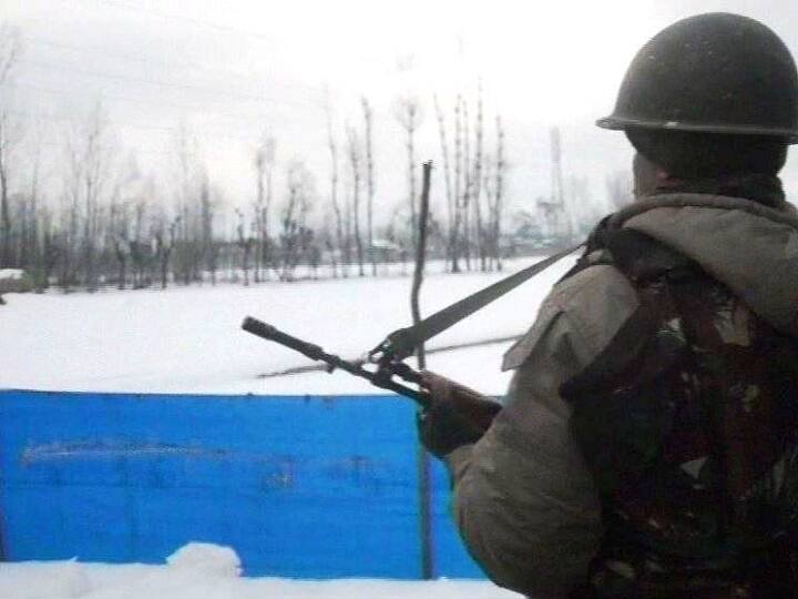 Kulgam encounter: Five terrorists have been killed; weapons and warlike stores recovered जम्मू-कश्मीर: कुलगाम में सुरक्षाबलों ने मार गिराए 5 आतंकी, हथियार और गोला-बारूद बरामद