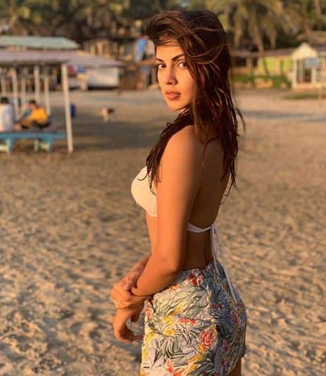 बहरहाल, रिया के फैंस उनके इस नए लुक को काफी पसंद कर रहे हैं. रिया के इंस्टाग्राम 1.7 मिलियन फॉलोअर्स हैं. 