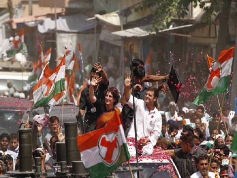 2014 में राहुल गांधी के साथ कंधे से कंधा मिलाकर खड़ी थीं प्रियंका, अब खुद दे रही हैं जोरदार दस्तक 2014 में राहुल गांधी के साथ कंधे से कंधा मिलाकर खड़ी थीं प्रियंका, अब खुद दे रही हैं जोरदार दस्तक