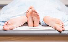 हैरतअंगेज! संबंध बनाने के बाद ये लड़की करती थी अश्लील हरकत, रंगे हाथों पकड़ी गई, जानें फिर क्या हुआ