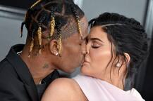 Grammy Award 2019: कैमरे के आगे पार्टनर संग इंटीमेट होती नजर आई काइली जेनर, देखें तस्वीरें