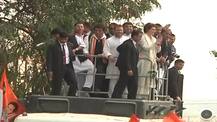 लखनऊ: राहुल, सिंधिया के साथ प्रियंका के रोड शो का आगाज, कार्यकर्ताओं ने किया भव्य स्वागत
