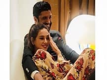 वैलेनटाइन्स डे से पहले रोमांटिक हुए फरहान, गर्लफ्रेंड शिबानी के लिए लिखी रोमांटिक शायरी