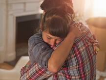 Hug Day 2019: पार्टनर को झप्पी देने के ये फायदे जानते हैं आप