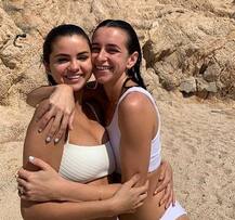 फ्रेंड की बैचलर पार्टी में बेहद हॉट अंदाज में नजर आई सेलेना गोमेज, तस्वीरें हैं बेहद हॉट