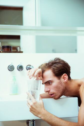 अगले दिन प्रतिभागियों से हैंगओवर संबंधित सवाल किए गए. उन्हें  हैंगओवर के स्केल के हिसाब से रेटिंग दी गई. 