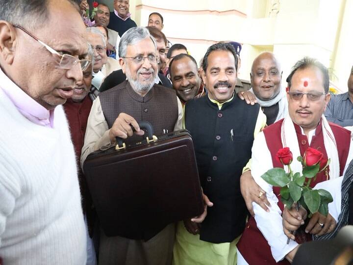 बिहार: सुशील मोदी ने पेश किया दो लाख करोड़ से अधिक का बजट, शिक्षा पर सबसे ज्यादा खर्च Bihar Budget: Sushil Modi presented budget of more than two lakhs crore rupees बिहार: सुशील मोदी ने पेश किया दो लाख करोड़ से अधिक का बजट, शिक्षा पर सबसे ज्यादा खर्च