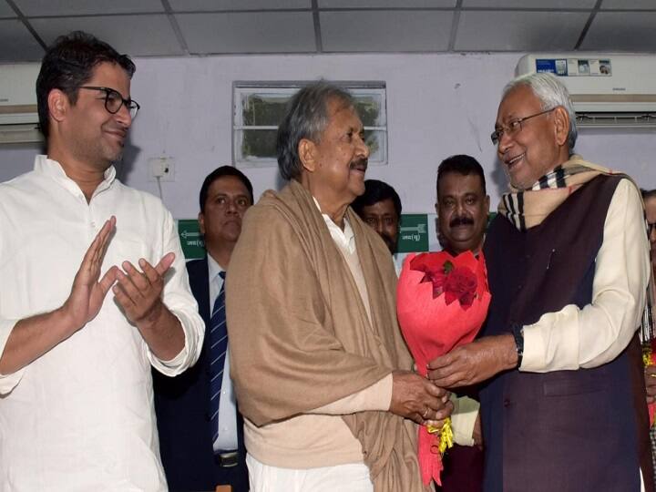 Bihar: Former Congress state president Ram Jatan Sinha joins JDU बिहार: लोकसभा चुनाव से पहले कांग्रेस को झटका, पूर्व प्रदेश अध्यक्ष रामजतन सिन्हा जेडीयू में शामिल