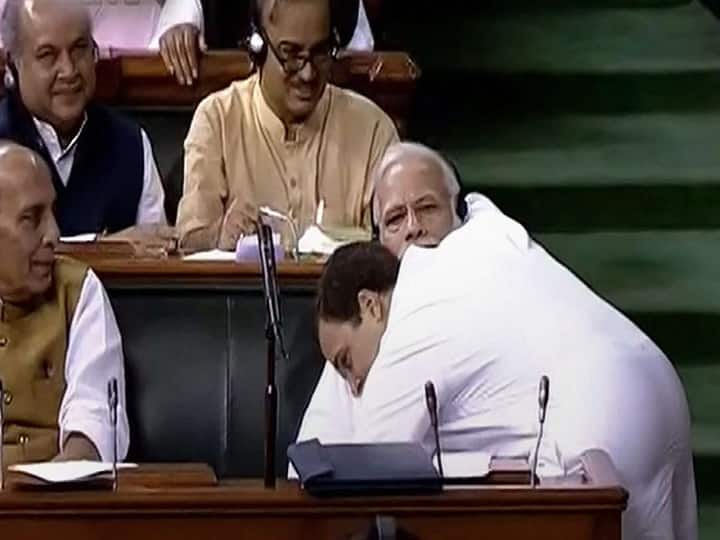 16वीं लोकसभा का वो दृश्य लंबे समय तक याद रखा जाएगा, जब अविश्वास प्रस्ताव पर अपने भाषण के बाद कांग्रेस अध्यक्ष राहुल गांधी सदन में पीएम मोदी की सीट तक जा पहुंचे और फिर उन्हें उठने का इशारा किया. जब मोदी से राहुल से वजह पूछी तो राहुल ने बिना कुछ बोले उन्हें गले लगा लिया. हालांकि बाद में पीएम मोदी ने राहुल गांधी को पास बुलाकर उनकी पीठ थपथपाई.
