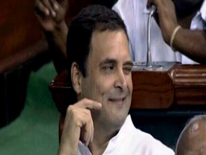 मोदी के गले लगाकर राहुल अपनी सीट पर बैठे ही थे कि उन्होंने कुछ ऐसा कर दिया जिससे वो विरोधियों के निशाने पर आ गए. मोदी को लगे लगाने के बाद राहुल ने अपनी सीट के बगल में बैठ ज्योतिरादित्य सिंधिया को ओर देखते हुए आंख मारी. जिसके बाद विरोधी नेताओं ने राहुल पर हमला बोल दिया और संसद में उनके इस आचरण पर सवाल खड़े किए. इस बाद राफेल पर बहस के दौरान भी राहुल के आंख मारने की तस्वीर सामने आई थी.