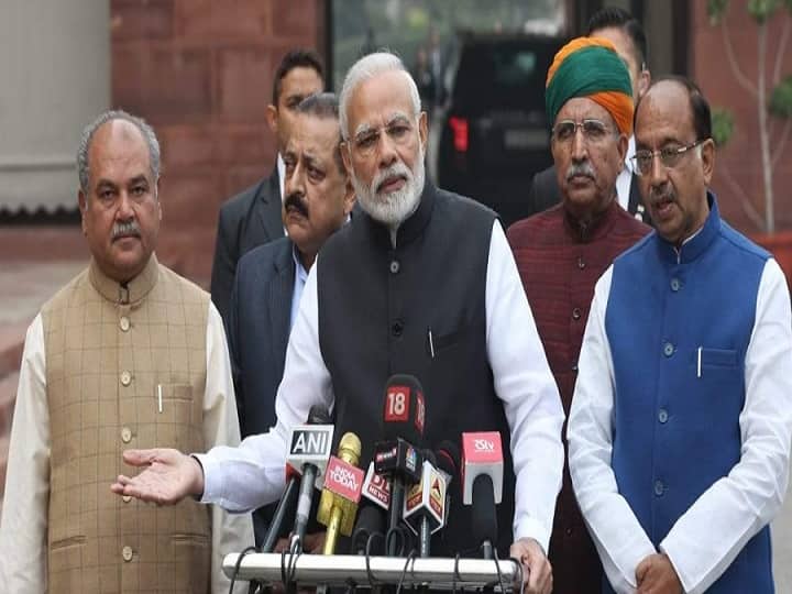 बजट से जुड़ा मोदी सरकार का एक और कदम संसद में यादगार रहेगा। 21 सितंबर 2016 को मोदी सरकार ने रेल बजट को आम बजट के साथ लाने का ऐलान कर दिया इससे पहले संसद में आम बजट और रेल बजट अलग-अलग पेश किया जाता था, जो परंपरा पिछले 92 साल से देश में चल रही थी। मोदी सरकार ने रेल बजट को आम बजट के साथ लाने का फैसला कर एक और उपलब्धि अपनी सरकार के नाम कर ली.