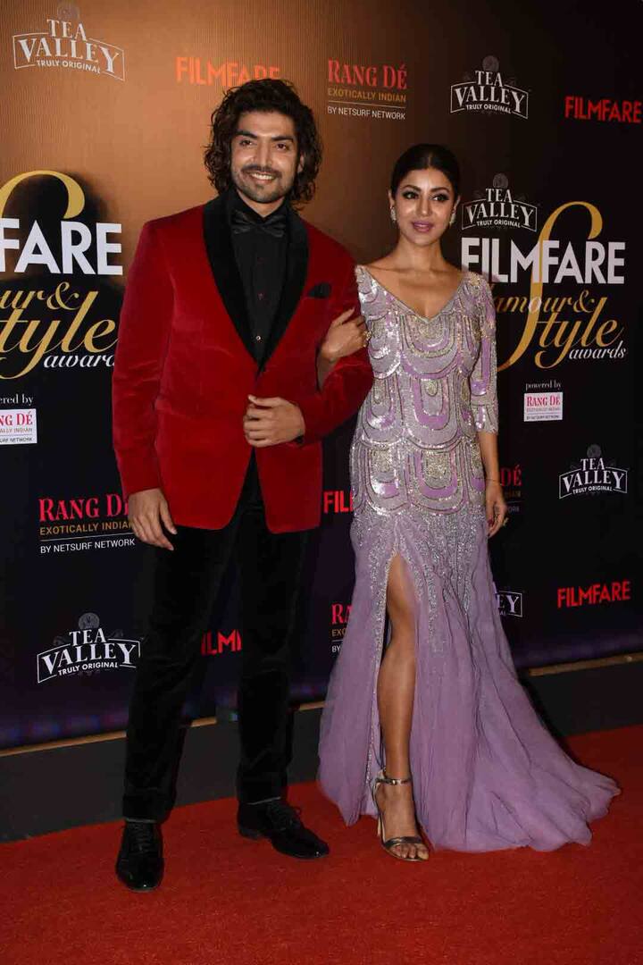 अभिनेता गुरमीत चौधरी और देबिना भी अपने अंदाज से लुभाते नज़र आए.