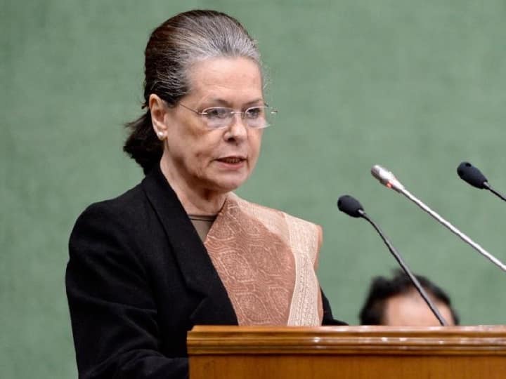 Rafale Deal: Congress Protest against Modi government, Sonia Gandhi Attacks Narendra Modi राफेल डील: संसद परिसर में विपक्षी दलों का हल्लाबोल, सोनिया गांधी बोलीं- मोदी 'ब्‍लफमास्टर' हैं