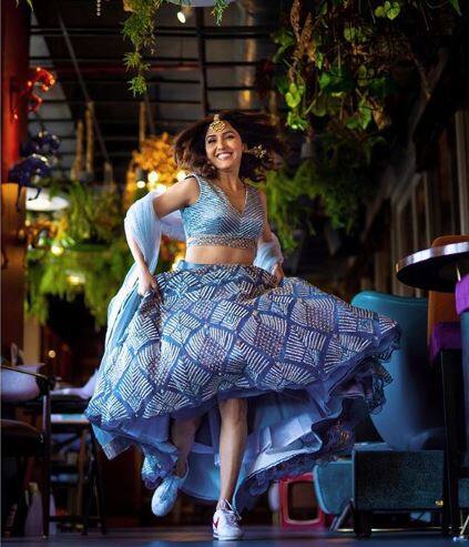 शादी से पहले नीति अपनी बहन शक्ति, मुक्ति, कृति और आयुष्मान खुराना की पत्नी ताहिरा खुराना के साथ गोवा में बैचलर पार्टी मनाती नजर आईं थीं. (तस्वीर-इंस्टाग्राम)