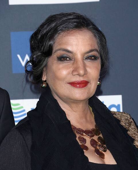 बॉलीवुड की दिग्गज अभिनेत्री शबाना आजमी को स्वाइन फ्लू हो गया है. खांसी और सर्दी होने के बाद जांच के दौरान उनके फ्लू से पीड़ित होने की पुष्टि हुई. वे फिलहाल अस्पताल में भर्ती हैं और तेजी से उनकी सेहत में सुधार हो रहा है. सभी फोटोः गेटी इमेज