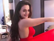 एक्ट्रेस अमीषा पटेल पर लगा धोखाधड़ी का आरोप, कुल 4 लोगों के खिलाफ मामला दर्ज