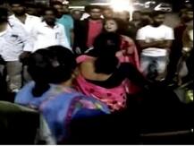 महाराष्ट्र: बीजेपी विधायक की पत्नी और महिला मित्र के बीच सरेआम हुई हाथापाई