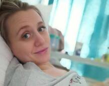 OMG! भ्रूण को थी ये गंभीर बीमारी, डॉक्टर्स ने गर्भ से निकाल कर ठीक कर दी और फिर वापिस गर्भ में डाल दिया