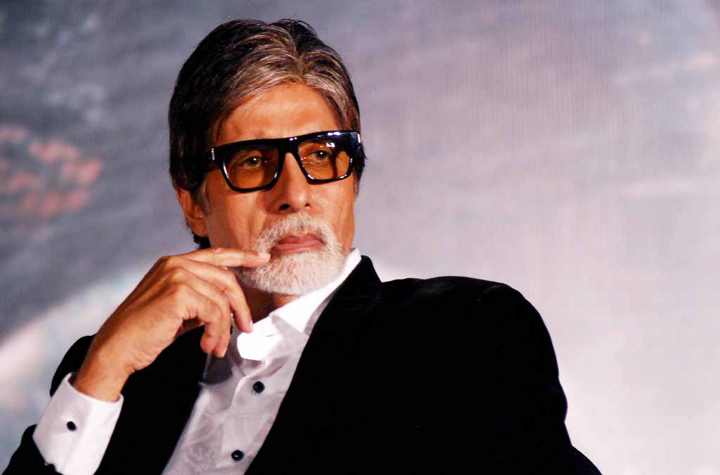 सिनेमा में 50 साल: अदाकारी से जग जीतने वाले अमिताभ बच्चन ‘राजनीति’ से कैसे हार गए?