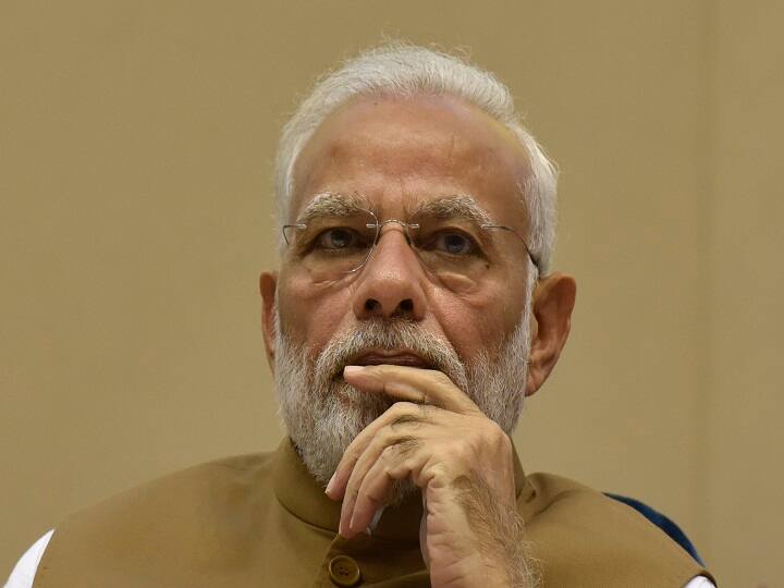 Prime Minister Narendra Modi held up at Dehradun airport due to bad weather खराब मौसम की वजह से देहरादून एयरपोर्ट पर 4 घंटे फंसे रहे पीएम मोदी