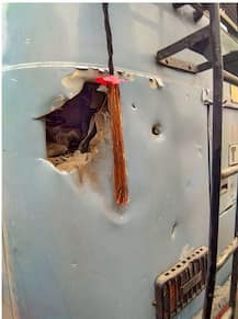 Pulwama Attack: पुलवामा आतंकी हमले में 37 जवान शहीद, घटनास्थल से आईं दिल दहला देने वाली तस्वीरें