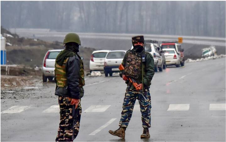 प्रधानमंत्री नरेंद्र मोदी समेत तमाम दलों के नेताओं व समाज के अन्य लोगों ने इस बर्बर घटना की कड़ी निंदा की है. मोदी ने कहा, 