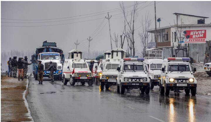 एक अधिकारी ने कहा कि हमला किन हालात में हुआ, उसे समझने के लिए सीआरपीएफ और पुलिस एक विस्तृत जांच करेंगी.