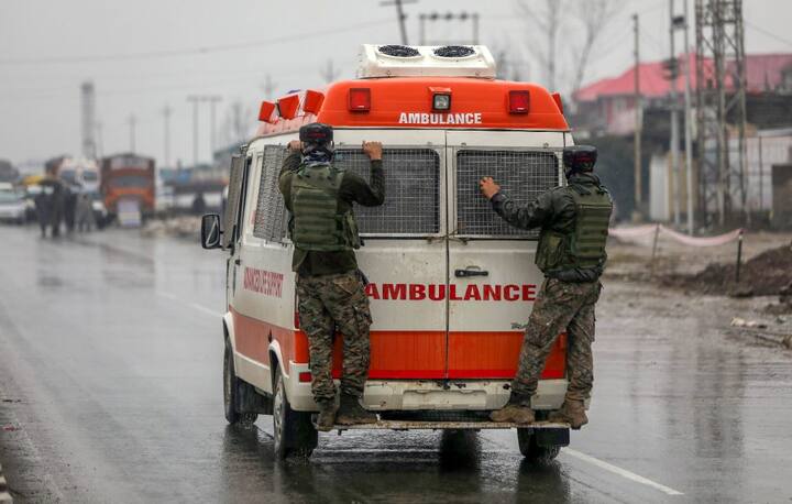 हमले के बाद पूरा देश गुस्से में है और इस कारयराना हरकत के लिए पाकिस्तान को मुंहतोड़ जवाब देने की मांग कर रहा है. सरकार की ओर से कहा गया है कि जवानों के खून की एक-एक बूंद का बदला आतंकियों से लिया जाएगा.