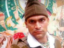 पुलवामा हमला: प्रयागराज के शहीद महेश के पिता चलाते हैं ऑटो, मासूम बच्चे पूछ रहे- कहां हैं पापा