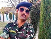 पुलवामा हमला: दोपहर में पत्नी ने फोन पर की थी बात, रात में आई शहीद होने की खबर