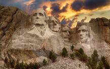 पॉपुलर होने के लिए पहाड़ पर अपना स्टेचू बनाना चाहता है ये करोड़पति