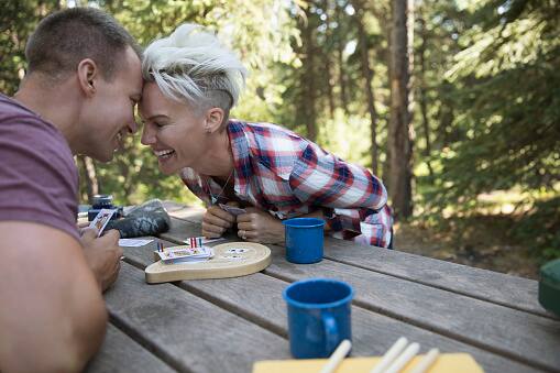 रिसर्च में बताया गया कि यदि कपल्स साथ में गेम खेलते हैं तो लव हार्मोन ऑक्सीटोसिन रिलीज होता है जो कि लव लाइफ के लिए बहुत ही अच्‍छा है. 