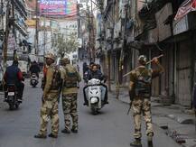 पुलवामा आतंकी हमला: पुलिस ने हिरासत में लिए एक दर्जन से ज्यादा संदिग्ध, जैश के सक्रिय आतंकी की तलाश जारी