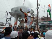 कुशीनगर: मुस्लिमों ने पुतला फूंक कर पाकिस्तान के खिलाफ लगाए नारे