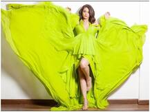 बेबी बंप के साथ खूबसूरत अंदाज में नज़र आईं सुरवीन चावला, देखें तस्वीरें