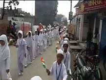 पुलवामा हमलाः सीएम सिटी में बंद रहीं दुकानें, हिन्‍दू-मुस्लिम समेत कई संगठनों ने जुलूस निकालकर शहीदों को दी श्रद्धांजलि