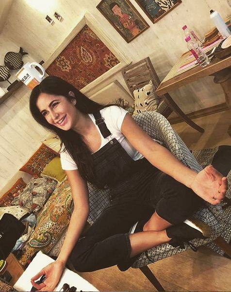 भारत फिल्म में सलमान खान के साथ जल्द पर्दे पर दिखने वाली कटरीना कैफ के घर की ये इनसाइड फोटो है जो कि स्टाइलिश और कलरफुल है. 