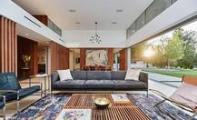 ऐसा है प्रियंका चोपड़ा का मेंशन, तस्वीरें देखेंगे तो दंग रह जाएंगे