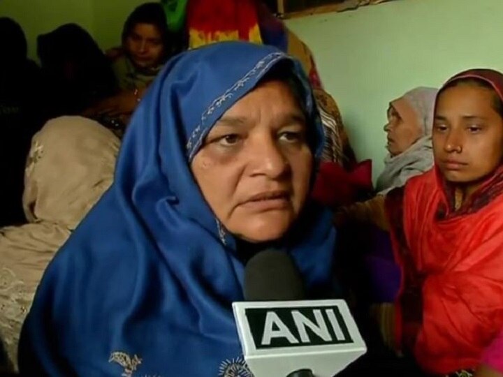 Meerut: Mother of Sepoy Ajay Kumar said I am proud of my son, he sacrificed his life for the country मेरठ: शहीद जवान अजय कुमार की मां ने कहा- पाकिस्तान इतना बड़ा नहीं है कि भारत उसे खत्म न कर सके