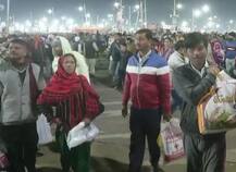 Kumbh Mela 2019: पांचवें स्नान पर्व पर उमड़ी श्रद्धालुओं की भीड़, तस्वीरों में देखें माघी पूर्णिमा पर कुंभ के रंग