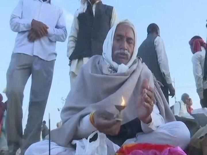 Kumbh Mela 2019: माघी पूर्णिमा पर श्रद्धालुओं की भारी भीड़, 440 सीसीटीवी कैमरों से हो रही है निगरानी Kumbh Mela 2019: A huge crowd of devotees arrived at Sangam on Magahi Purnima, 440 CCTV cameras are getting surveillance Kumbh Mela 2019: माघी पूर्णिमा पर श्रद्धालुओं की भारी भीड़, 440 सीसीटीवी कैमरों से हो रही है निगरानी